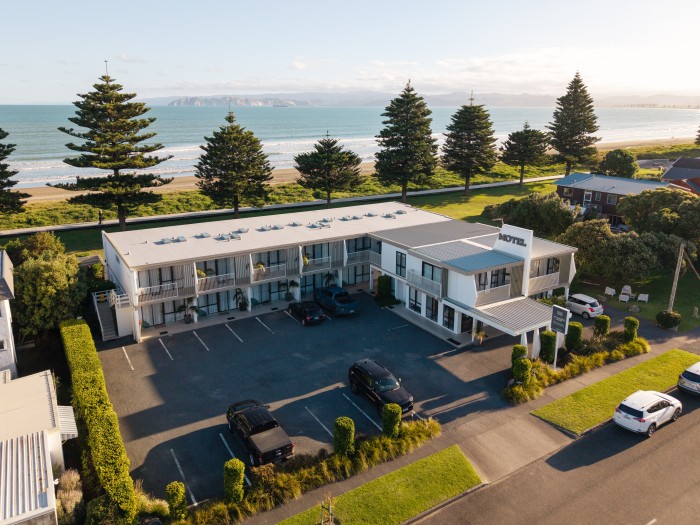 Whispering Sands Beachfront Motel