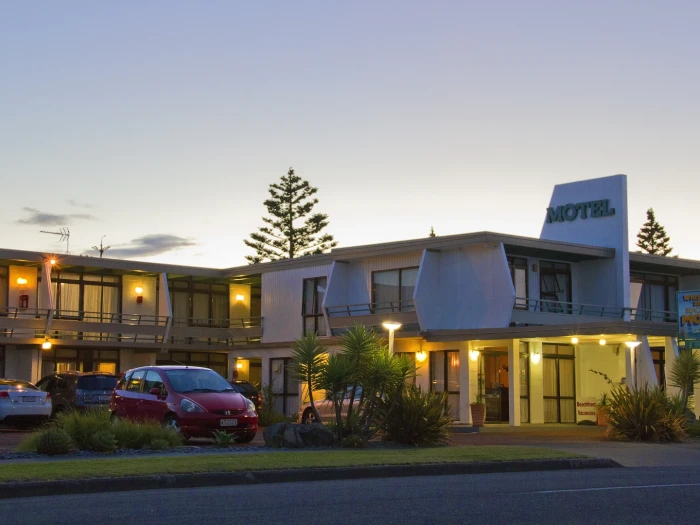 Whispering Sands Beachfront Motel