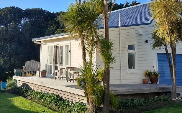 nga puriri cottage accommodation east cape hicks bay 1000 orig