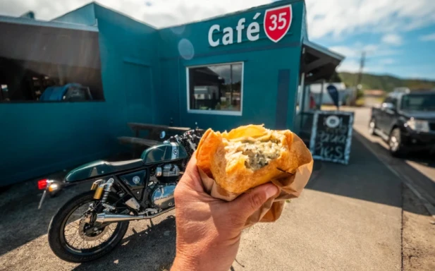 CAFE 35 35