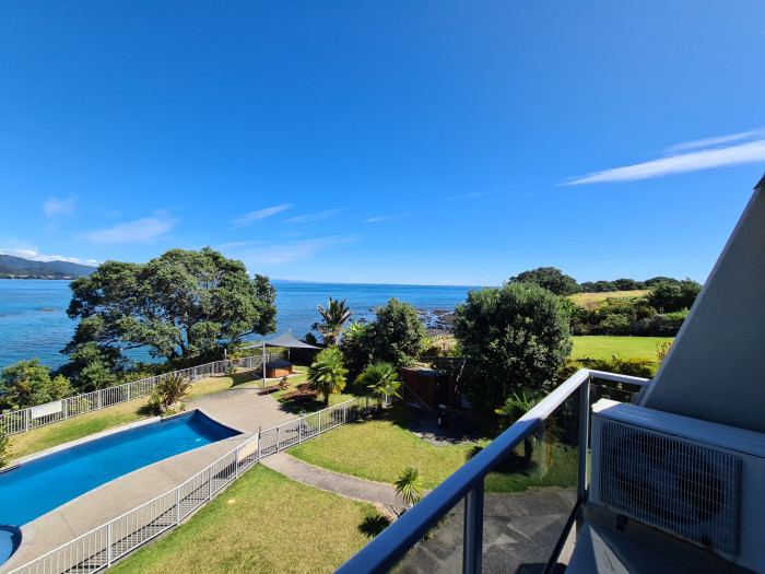 Te Kaha Beach Hotel