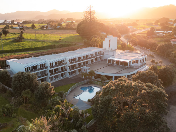 Te Kaha Beach Hotel