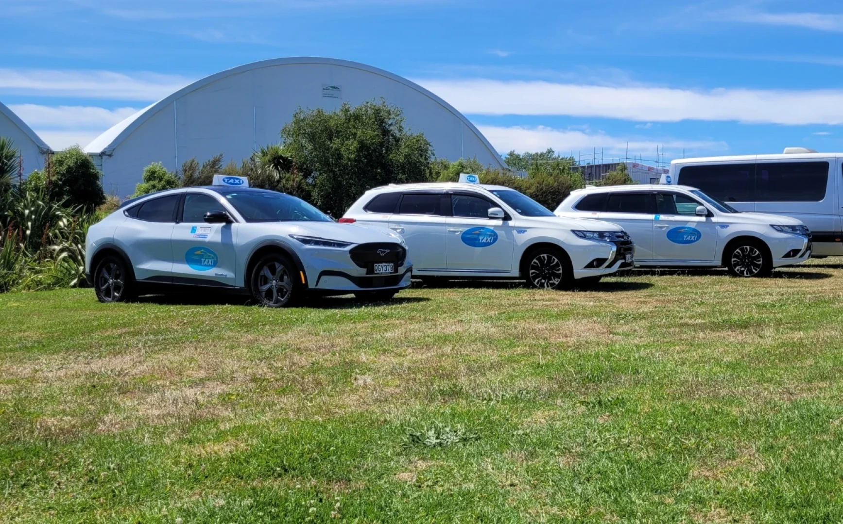 Aiport and city taxi photo v2