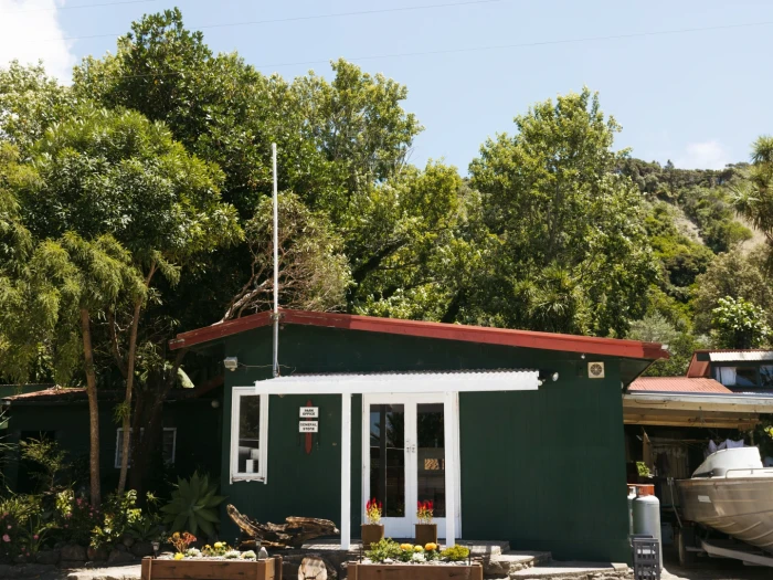 Te Araroa Holiday Park